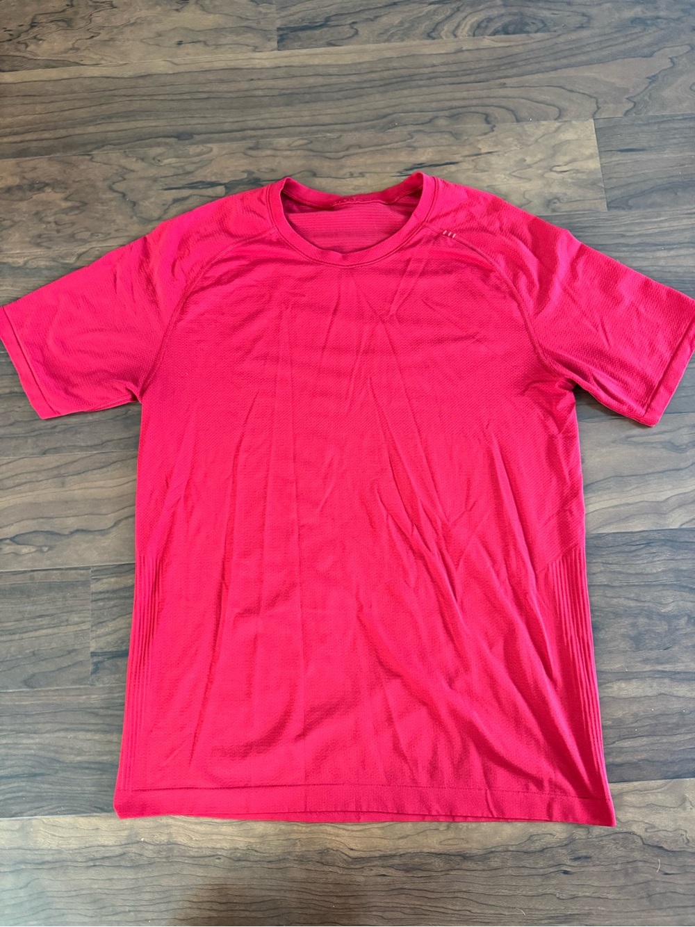 lululemon athletica Men's Red Short Sleeve Performance Tee